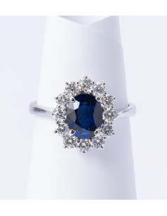 Anello Oro Bianco 18kt Zaffiro Ovale e Diamanti AN825018