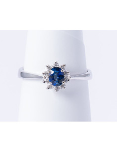 Anello Oro Bianco 18kt Zaffiro Ovale e Diamanti AN825022