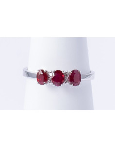 Anello Trilogy Oro Bianco 18kt Rubini Ovali e Diamanti AN825025