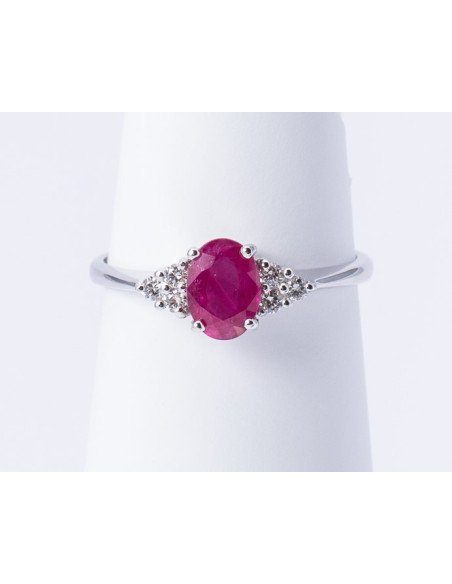 Anello Oro Bianco 18kt Rubino Ovale e Diamanti AN825034