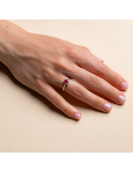 Anello Oro Bianco 18kt Rubino Ovale e Diamanti AN825035